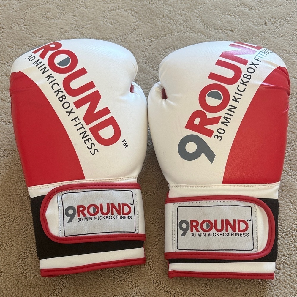 9Round Red and White Boxing Gloves